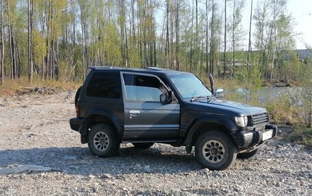 Mitsubishi Pajero III рестайлинг, 1991 год, 585 000 рублей, 1 фотография