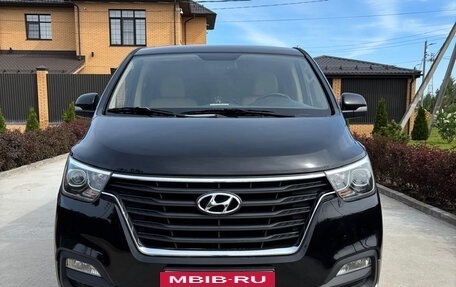 Hyundai H-1 II рестайлинг, 2018 год, 2 600 000 рублей, 7 фотография