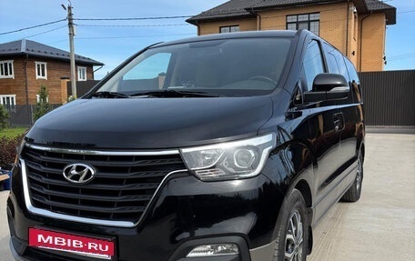 Hyundai H-1 II рестайлинг, 2018 год, 2 600 000 рублей, 6 фотография