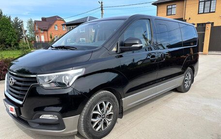 Hyundai H-1 II рестайлинг, 2018 год, 2 600 000 рублей, 8 фотография