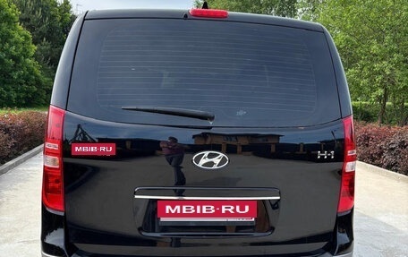 Hyundai H-1 II рестайлинг, 2018 год, 2 600 000 рублей, 3 фотография