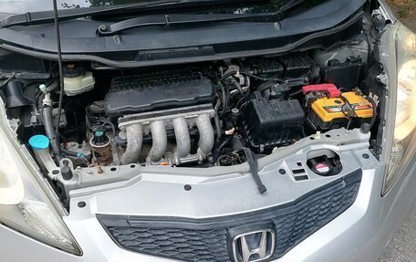 Honda Fit III, 2010 год, 800 000 рублей, 7 фотография
