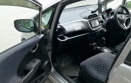 Honda Fit III, 2010 год, 800 000 рублей, 8 фотография