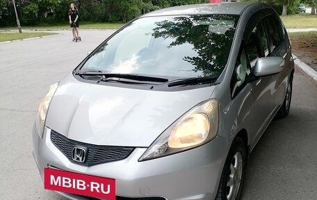 Honda Fit III, 2010 год, 800 000 рублей, 2 фотография