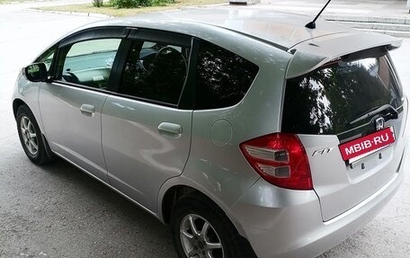 Honda Fit III, 2010 год, 800 000 рублей, 10 фотография