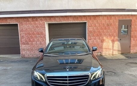 Mercedes-Benz E-Класс, 2016 год, 3 000 000 рублей, 2 фотография