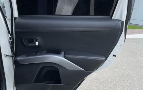 Mitsubishi Outlander III рестайлинг 3, 2011 год, 1 270 000 рублей, 16 фотография