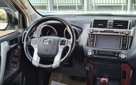 Toyota Land Cruiser Prado 150 рестайлинг 2, 2017 год, 4 050 000 рублей, 16 фотография
