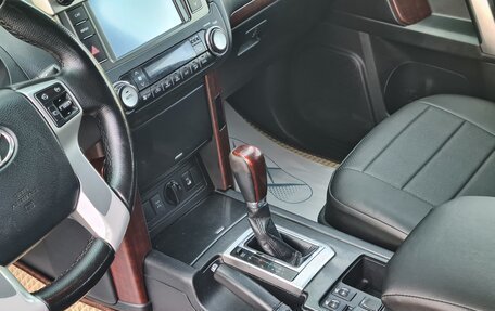 Toyota Land Cruiser Prado 150 рестайлинг 2, 2017 год, 4 050 000 рублей, 25 фотография