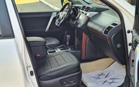 Toyota Land Cruiser Prado 150 рестайлинг 2, 2017 год, 4 050 000 рублей, 22 фотография