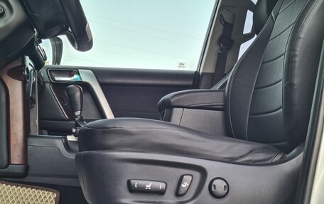 Toyota Land Cruiser Prado 150 рестайлинг 2, 2017 год, 4 050 000 рублей, 32 фотография