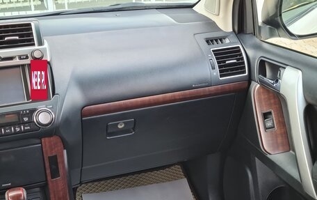 Toyota Land Cruiser Prado 150 рестайлинг 2, 2017 год, 4 050 000 рублей, 31 фотография