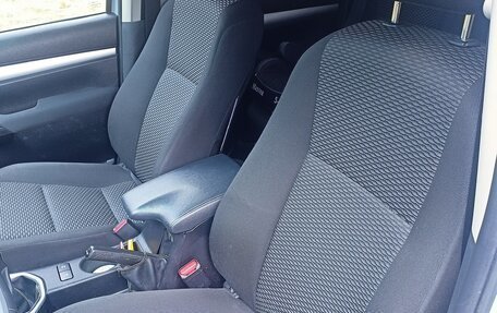 Toyota Hilux VIII, 2018 год, 3 600 000 рублей, 11 фотография