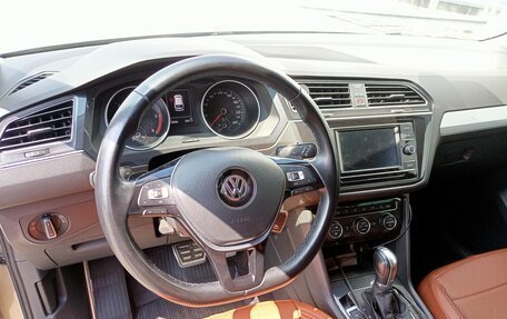 Volkswagen Tiguan II, 2018 год, 2 500 000 рублей, 10 фотография