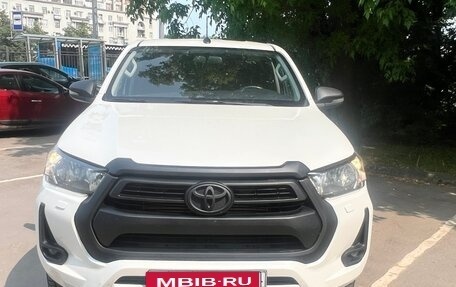 Toyota Hilux VIII, 2020 год, 4 444 444 рублей, 2 фотография