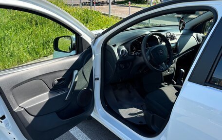 Renault Logan II, 2017 год, 740 000 рублей, 5 фотография