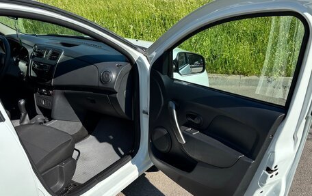 Renault Logan II, 2017 год, 740 000 рублей, 7 фотография