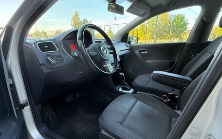Volkswagen Polo VI (EU Market), 2013 год, 900 000 рублей, 10 фотография