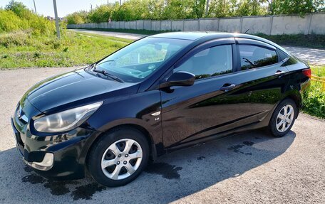Hyundai Solaris II рестайлинг, 2011 год, 700 000 рублей, 1 фотография