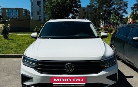 Volkswagen Tiguan II, 2020 год, 2 650 000 рублей, 9 фотография