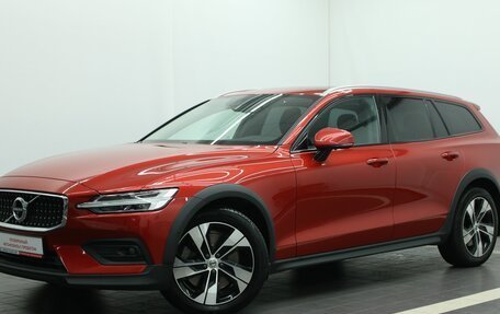 Volvo V60 Cross Country II, 2021 год, 3 811 000 рублей, 1 фотография