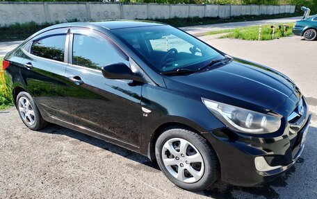 Hyundai Solaris II рестайлинг, 2011 год, 700 000 рублей, 3 фотография