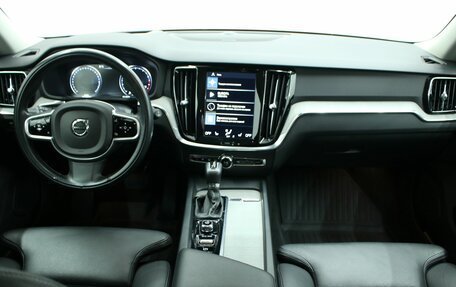 Volvo V60 Cross Country II, 2021 год, 3 811 000 рублей, 14 фотография