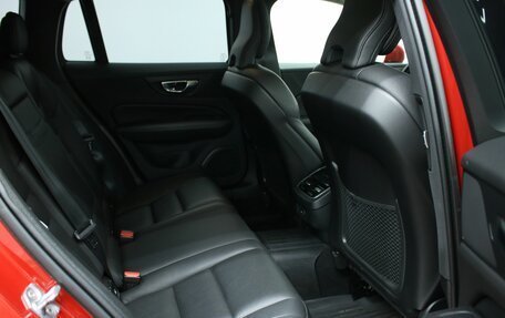 Volvo V60 Cross Country II, 2021 год, 3 811 000 рублей, 4 фотография