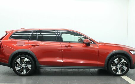 Volvo V60 Cross Country II, 2021 год, 3 811 000 рублей, 10 фотография