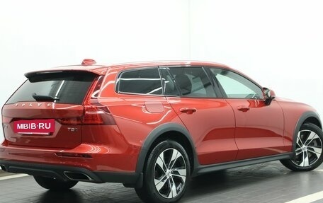Volvo V60 Cross Country II, 2021 год, 3 811 000 рублей, 2 фотография