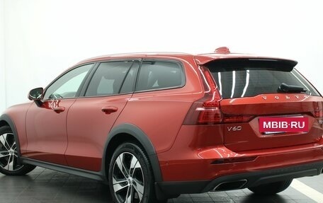 Volvo V60 Cross Country II, 2021 год, 3 811 000 рублей, 11 фотография