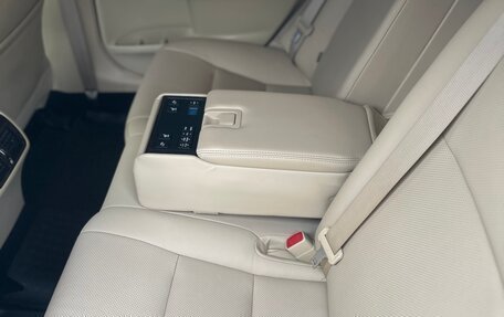 Toyota Camry, 2017 год, 2 650 000 рублей, 8 фотография