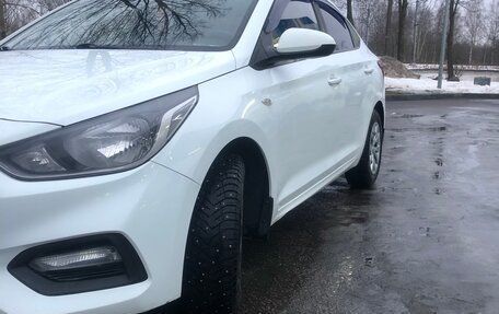 Hyundai Solaris II рестайлинг, 2018 год, 1 000 000 рублей, 8 фотография