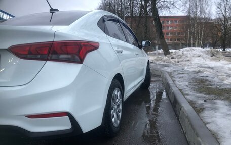 Hyundai Solaris II рестайлинг, 2018 год, 1 000 000 рублей, 5 фотография