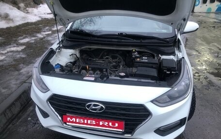 Hyundai Solaris II рестайлинг, 2018 год, 1 000 000 рублей, 10 фотография