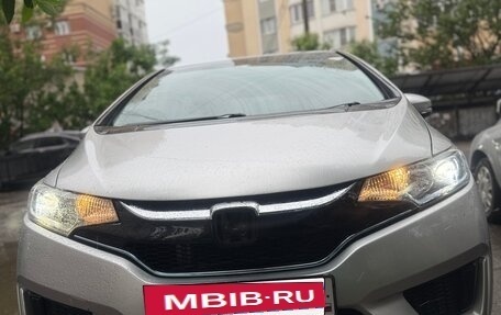Honda Fit III, 2014 год, 940 000 рублей, 2 фотография