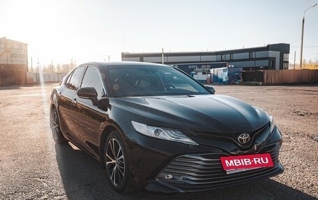 Toyota Camry, 2019 год, 2 800 000 рублей, 2 фотография