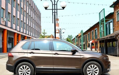 Volkswagen Tiguan II, 2018 год, 1 999 999 рублей, 4 фотография