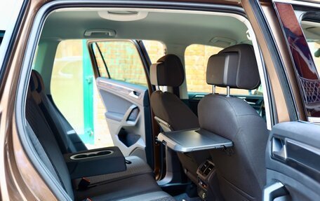 Volkswagen Tiguan II, 2018 год, 1 999 999 рублей, 16 фотография