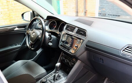 Volkswagen Tiguan II, 2018 год, 1 999 999 рублей, 13 фотография