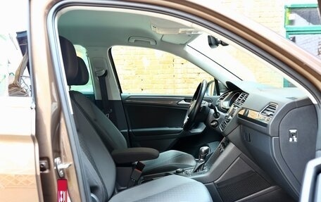 Volkswagen Tiguan II, 2018 год, 1 999 999 рублей, 14 фотография