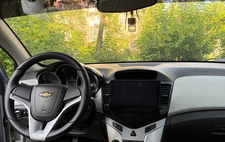 Chevrolet Cruze II, 2010 год, 630 000 рублей, 3 фотография