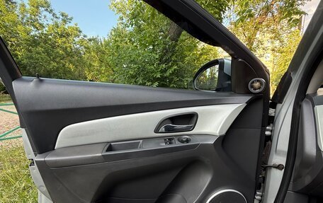 Chevrolet Cruze II, 2010 год, 630 000 рублей, 7 фотография