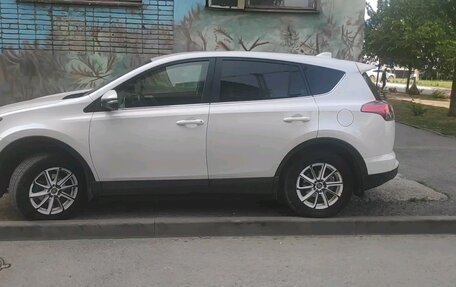 Toyota RAV4, 2015 год, 1 850 000 рублей, 1 фотография