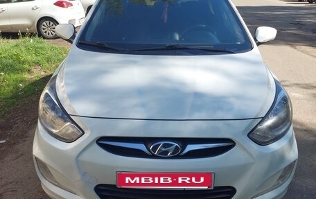 Hyundai Solaris II рестайлинг, 2012 год, 700 000 рублей, 2 фотография