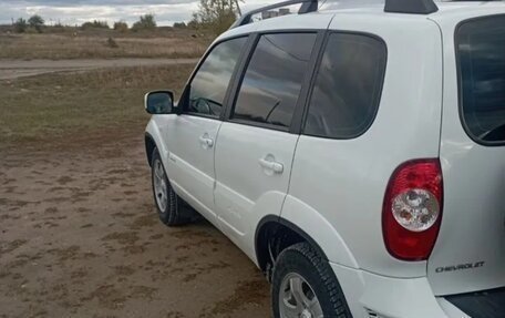 Chevrolet Niva I рестайлинг, 2012 год, 670 000 рублей, 5 фотография