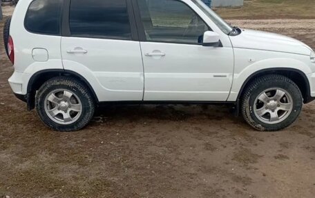 Chevrolet Niva I рестайлинг, 2012 год, 670 000 рублей, 3 фотография