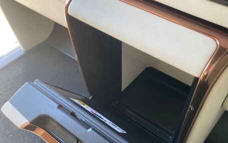 Lexus LM, 2025 год, 18 000 000 рублей, 15 фотография