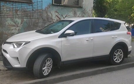 Toyota RAV4, 2015 год, 1 850 000 рублей, 2 фотография
