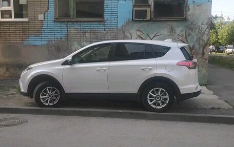 Toyota RAV4, 2015 год, 1 850 000 рублей, 9 фотография